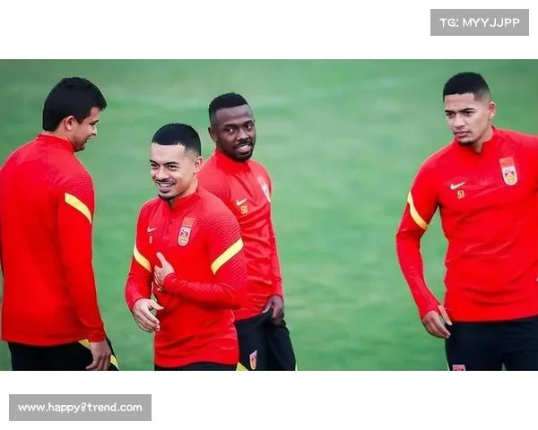 老将塔克训练后亲自指导新人 约旦队传承精神感动全场